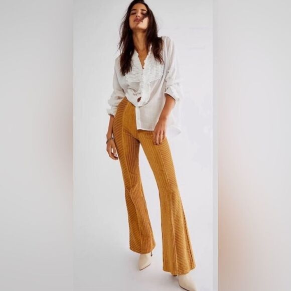 Free People Slim Pull On Velvet Flare Pants Gold NEW - Picture 3 of 4